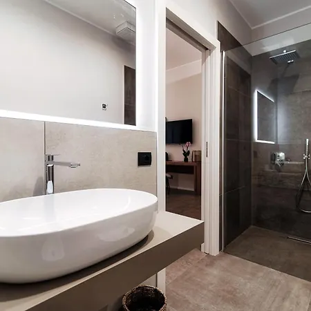 Lakeside בית הארחה 3*