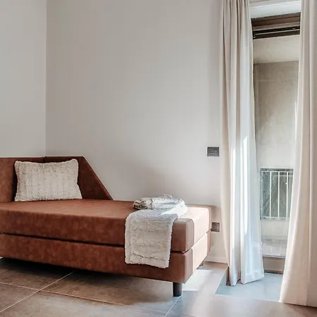 Lakeside בית הארחה קומו